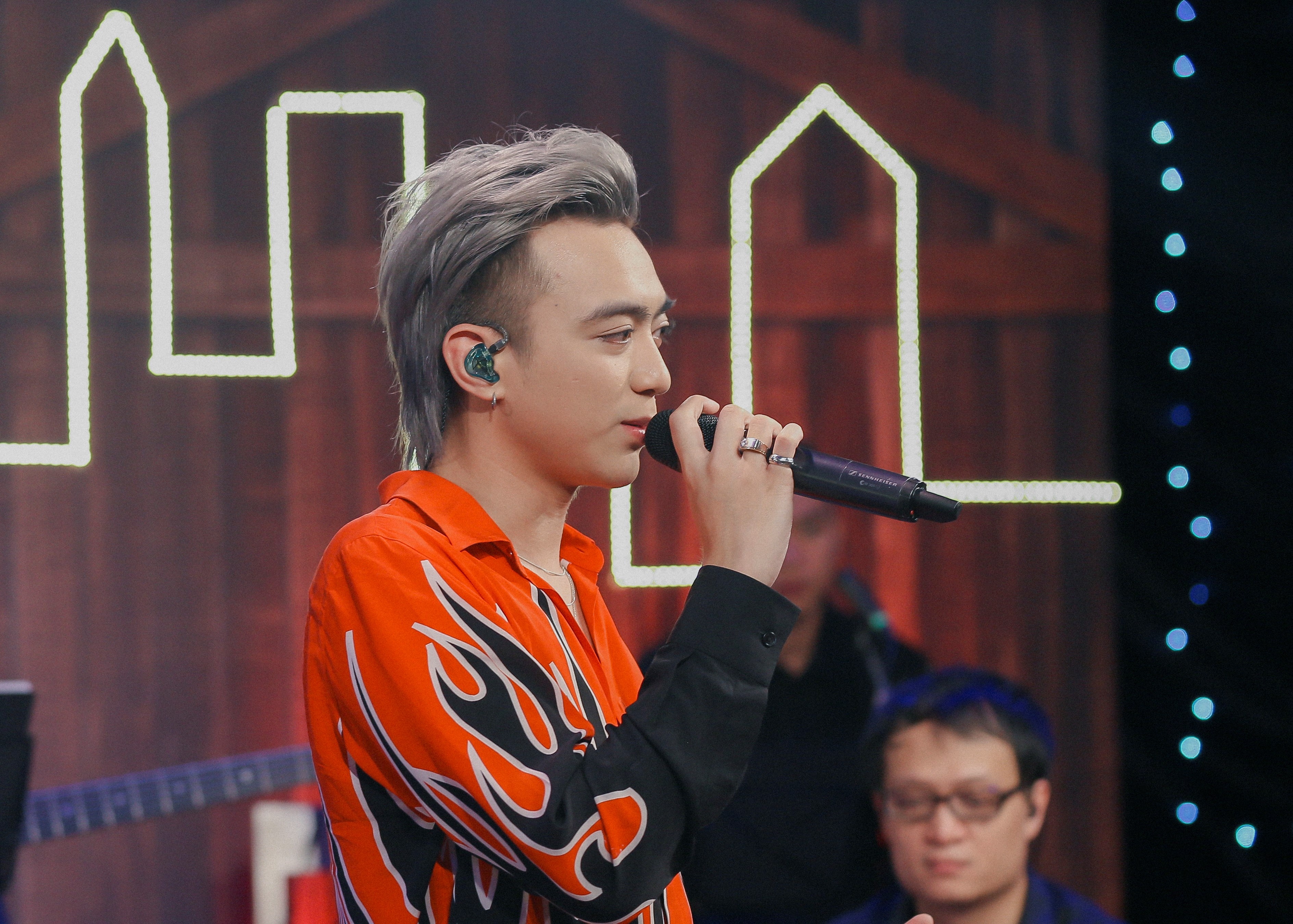 Soobin Hoang Son song khep kin anh 1