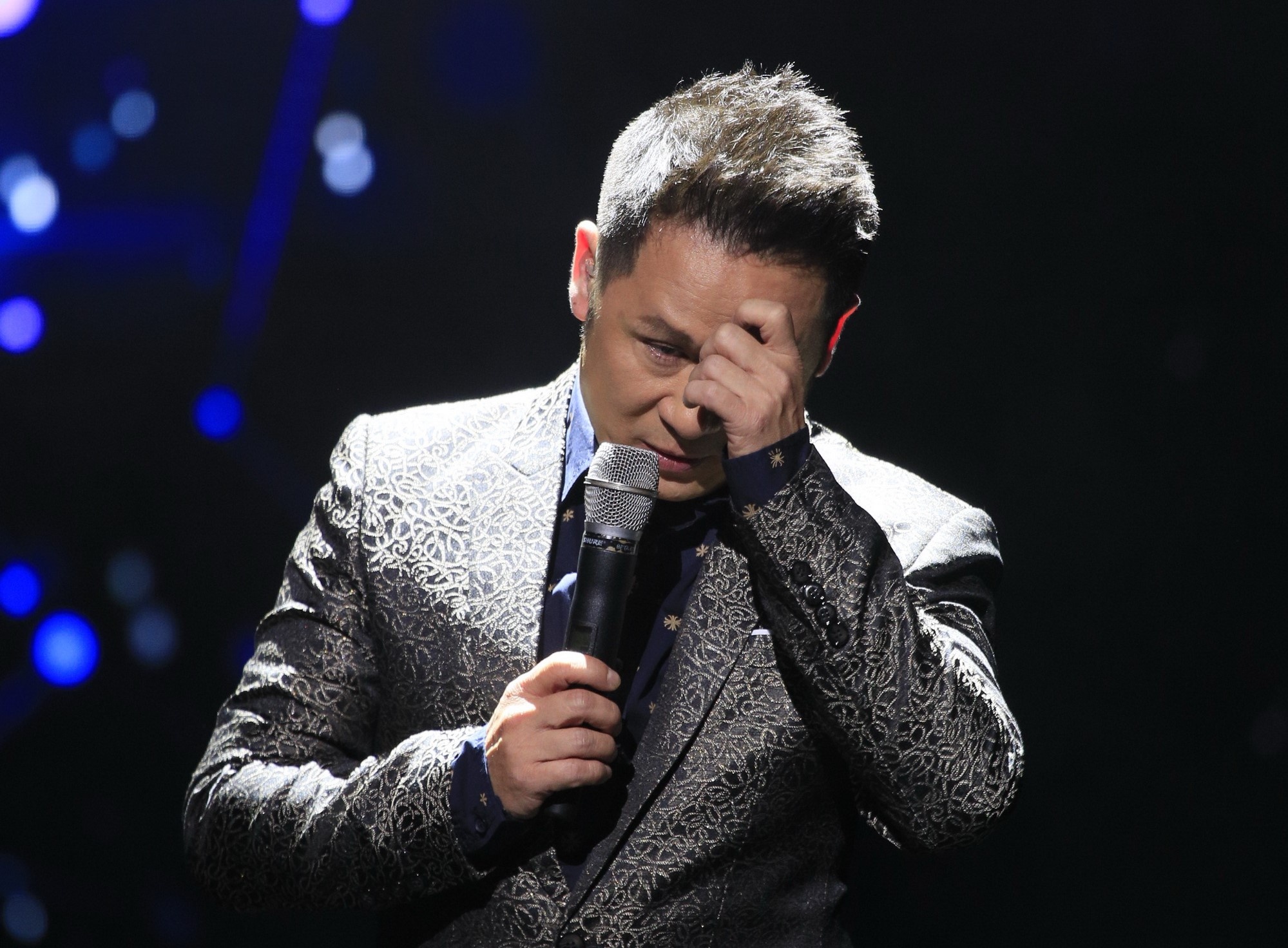 Nuoc mat 8/3 cua Bang Kieu va nu cuoi xin loi tu Nguyen Hong Nhung hinh anh