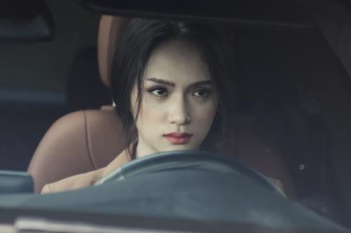 Nhac tam trung, hat do, tai sao MV cua Huong Giang gay bao? hinh anh