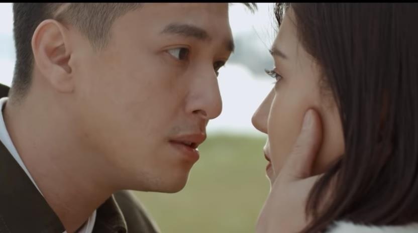 Sau uc che, nu hon cua Huynh Anh va Luu De Ly tren phim gay chu y hinh anh