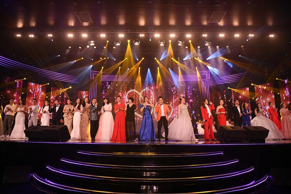 Lai Van Sam bi che anh anh 11