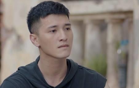 Huynh Anh bi phan ung khi bo vai va 'khong biet ba Hong Ngat la ai' hinh anh