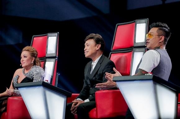 Vong Giau mat The Voice nhat nheo vi huan luyen vien 'di hoa vi quy'? hinh anh