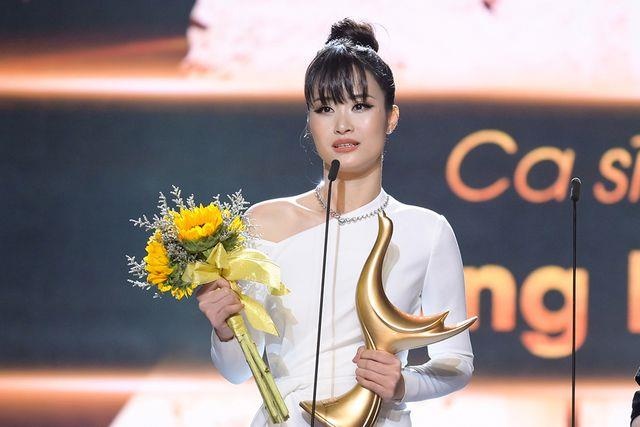 Le Quyen mia mai Dong Nhi khong xung dang lam Ca si cua nam? hinh anh