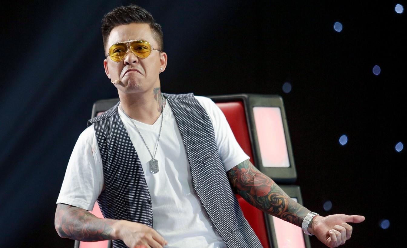 Tuan Hung de lai gi khi roi ghe nong The Voice? hinh anh
