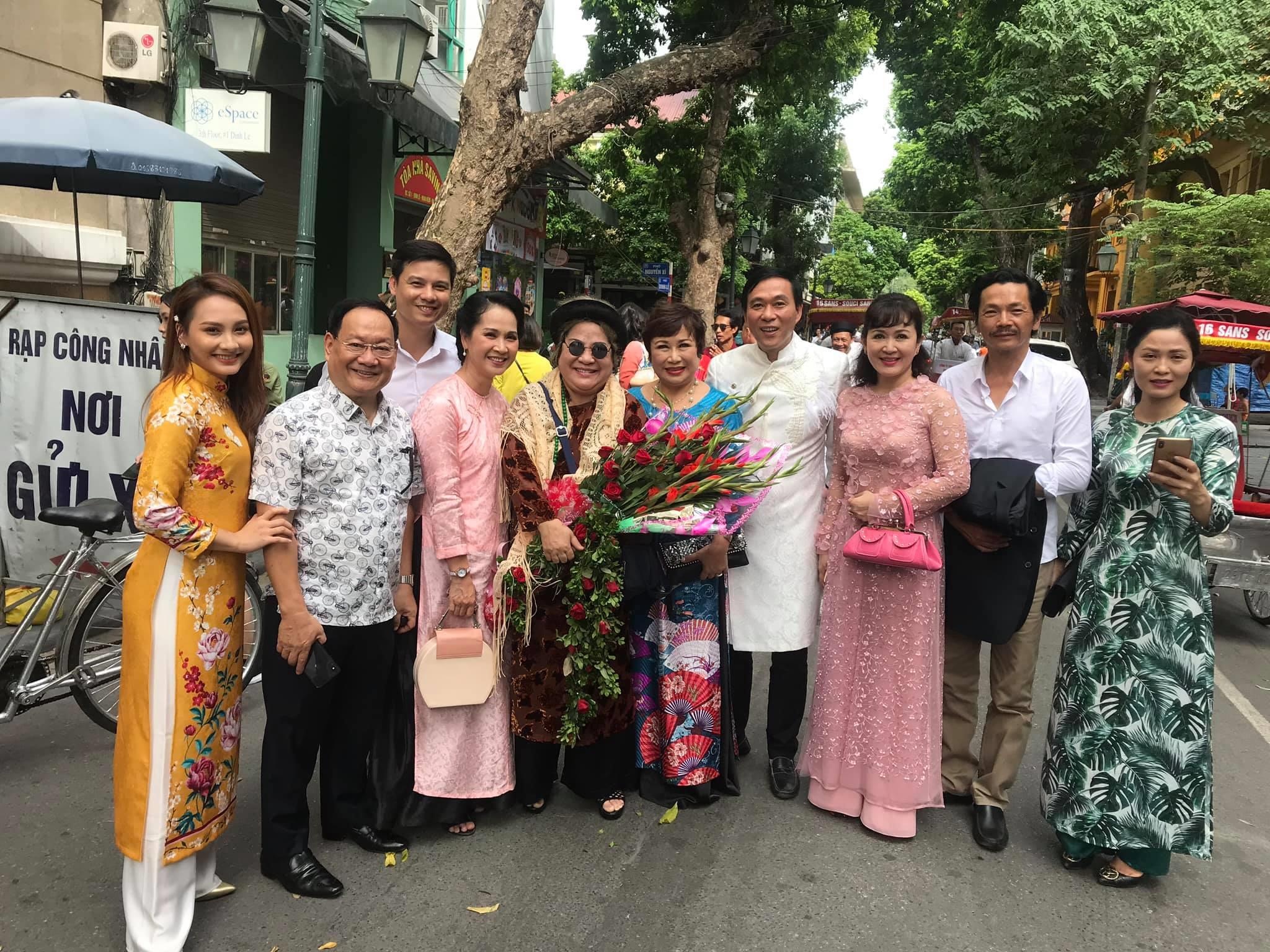 dien vien Ha Noi dien ao dai anh 1