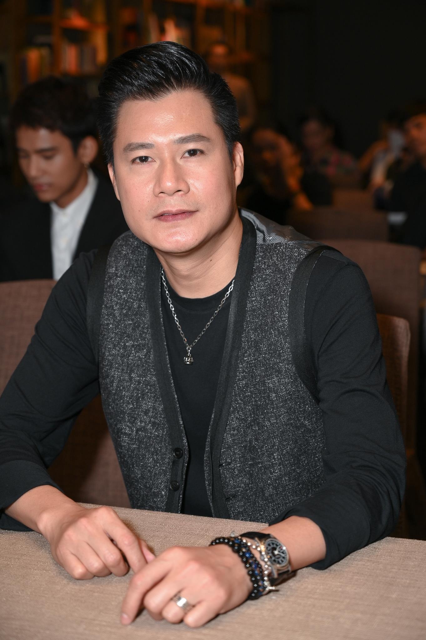 Hoang Rob noi khong voi cover anh 4