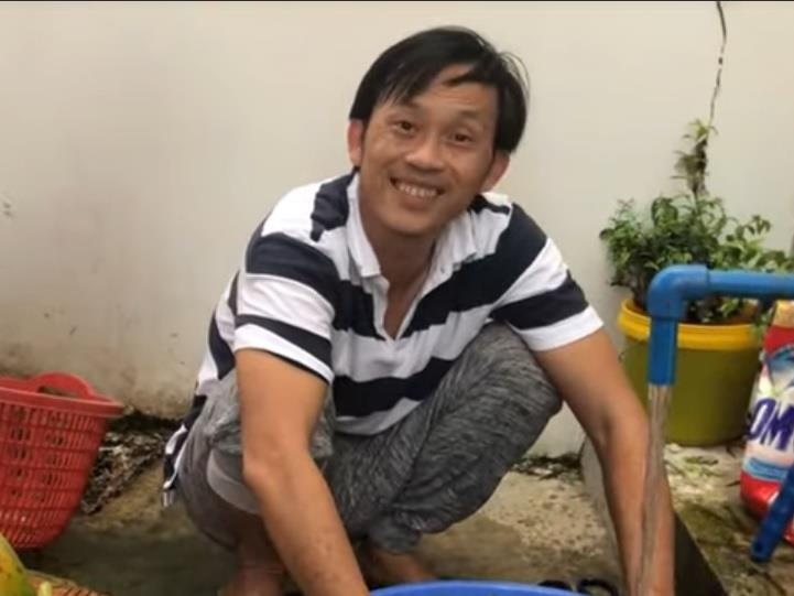 Hoai Linh lam vuon, hai trai cay chieu dai ban be hinh anh