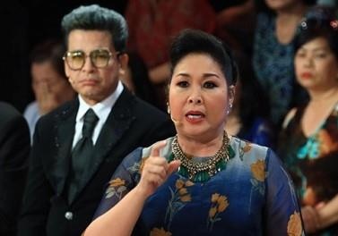 Hong Van het bi tay chay, Kim Tu Long nhan bon tien nho ‘Mua bui’ hinh anh