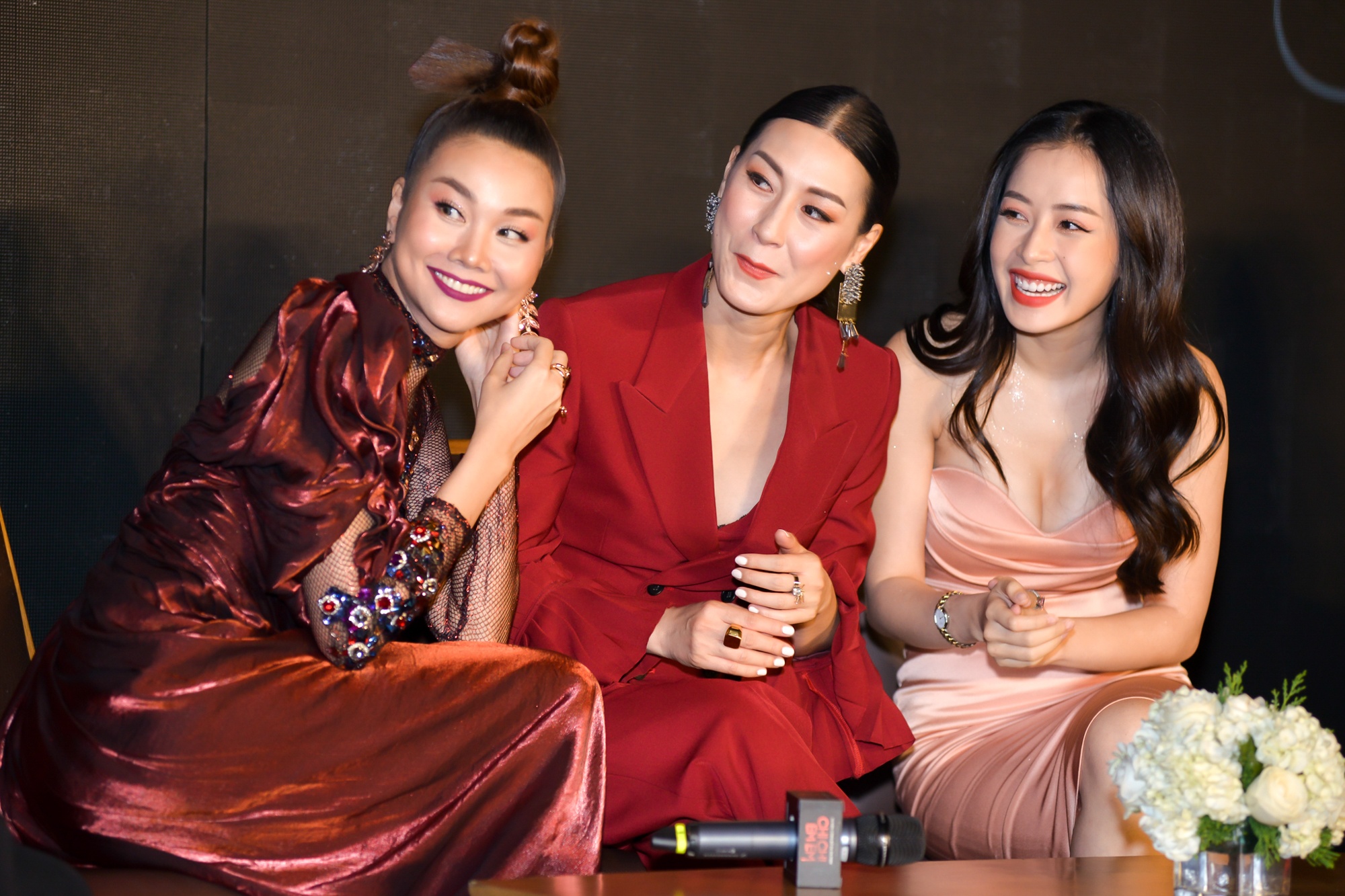 Thanh Hang: 'Nguoi than soc khi toi dong canh nong voi trai tre' hinh anh