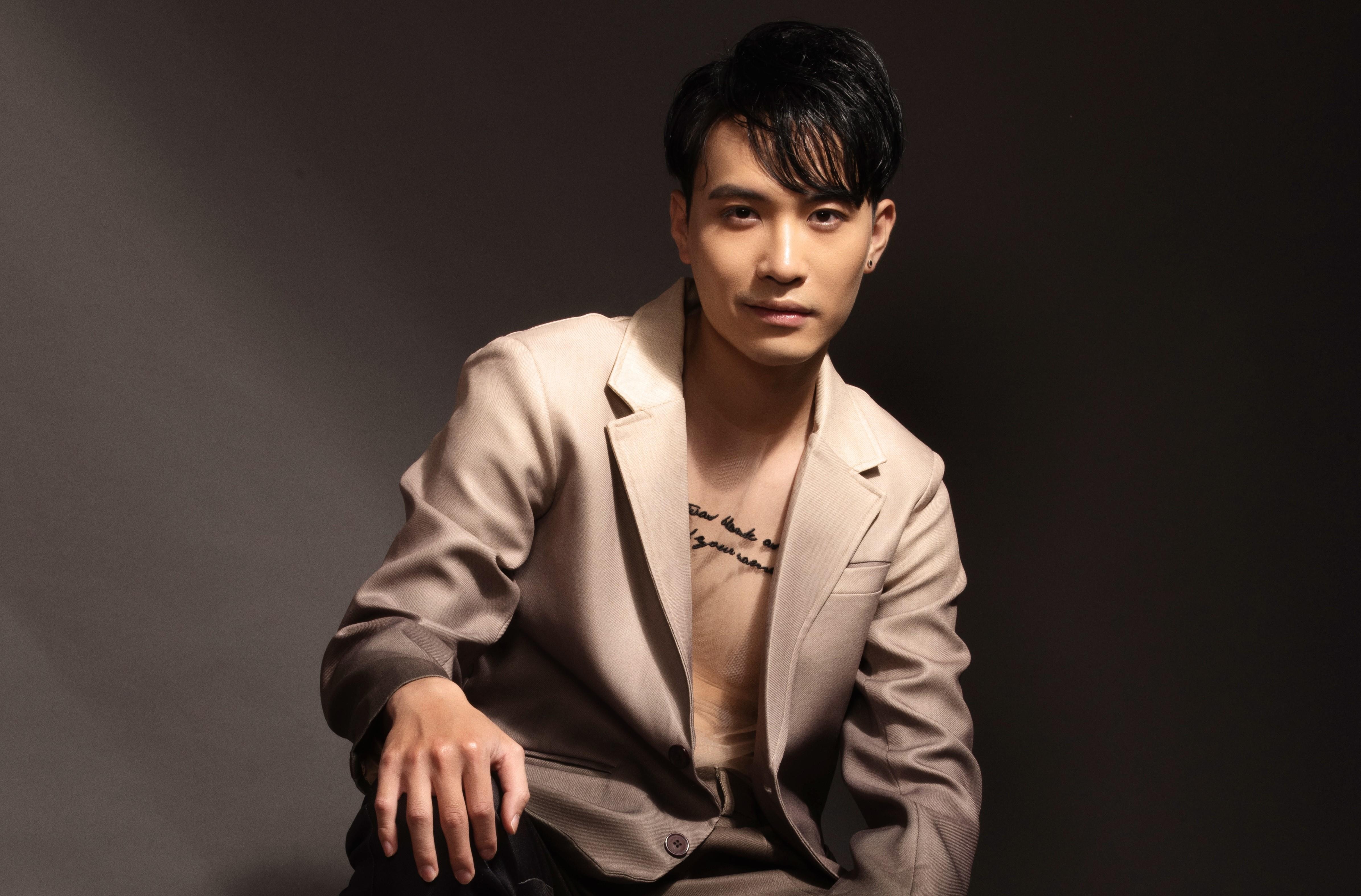 Ca si Pham Anh Duy: 'Khong xau ho khi di xe om, de tien gui cho me' hinh anh