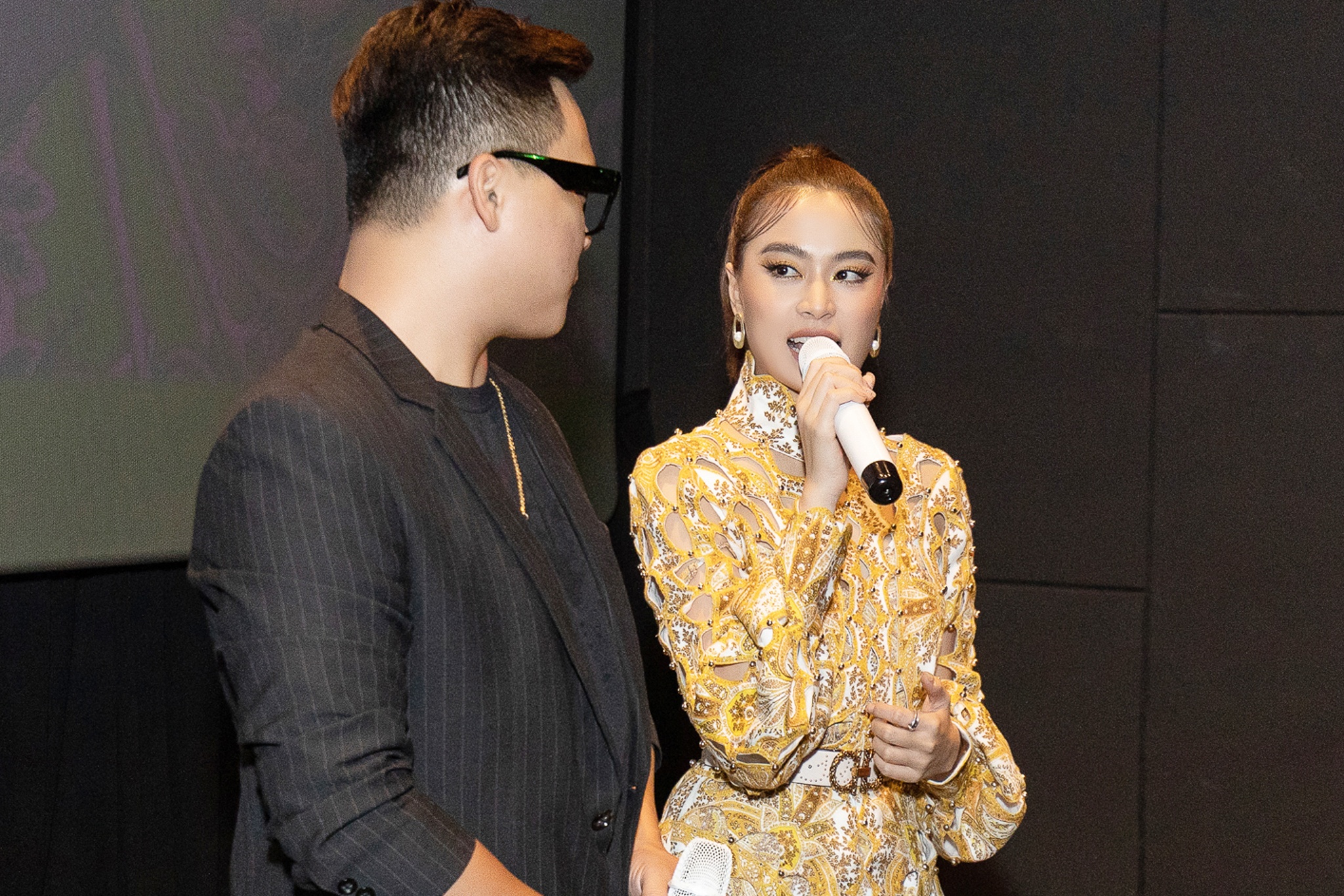 Hoang Thuy Linh ra album moi ve doc than, dung nhieu ca dao tuc ngu hinh anh