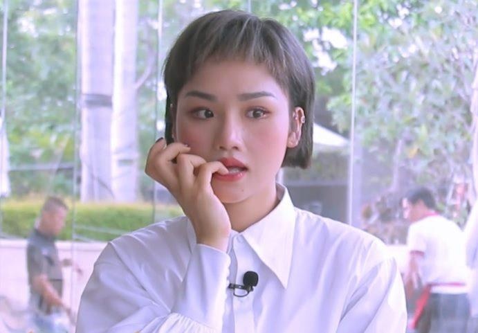 Hat theo tu khoa: Miu Le than kho khi doi mat 'Lac troi' cua Son Tung hinh anh