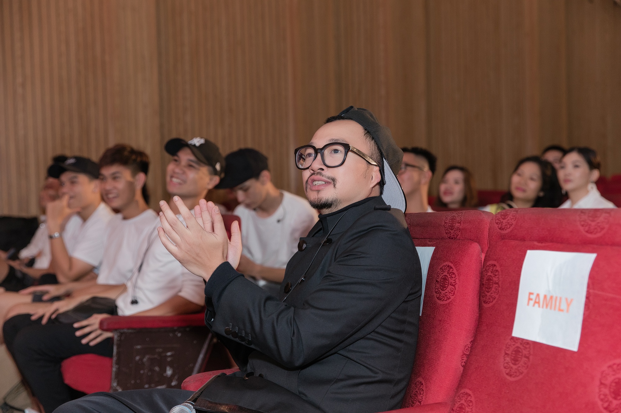 Hoang Bach lap ban nhac moi anh 5