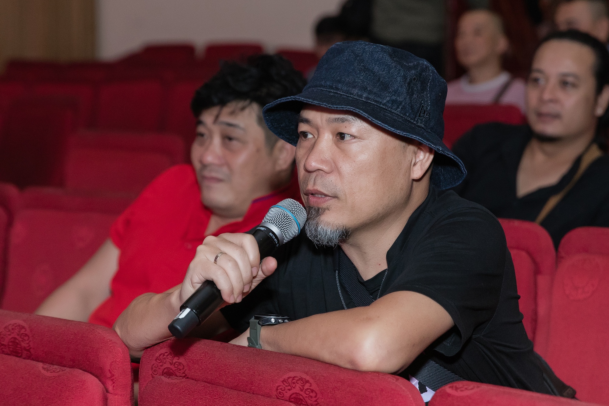 Hoang Bach lap ban nhac moi anh 6