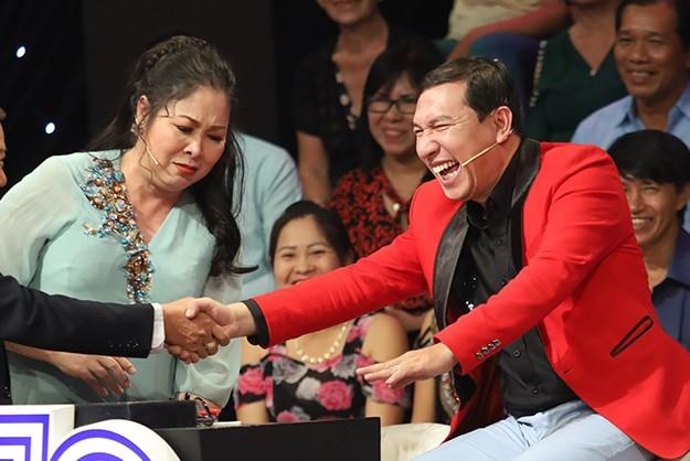 Khan gia bat cuoi khi MC Lai Van Sam bi Quang Thang goi la 'cu Sam' hinh anh