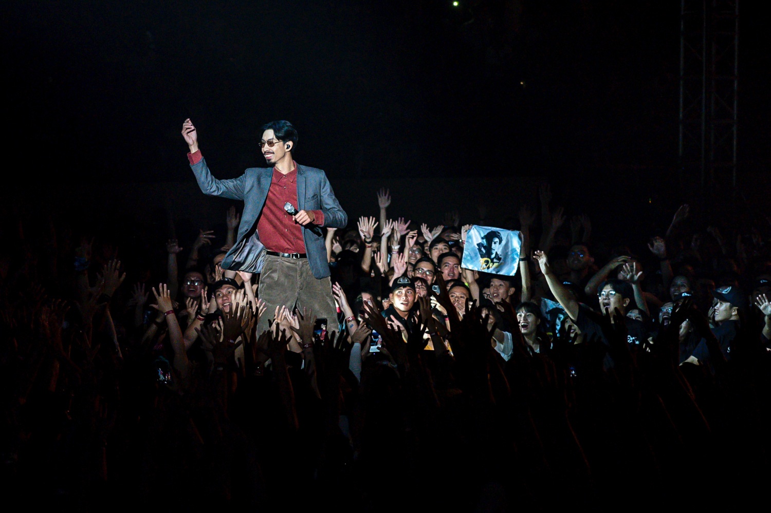 Den Vau, Jack va su troi day cua the gioi ngam hinh anh