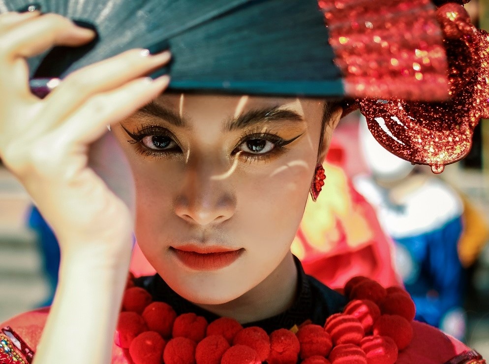 Hoang Thuy Linh nhac den 'Nhat ky Vang Anh' trong MV moi hinh anh