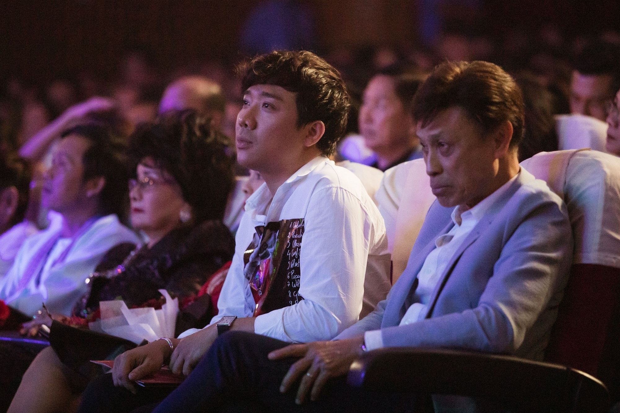 Hoai Linh di nghe Le Quyen hat anh 7