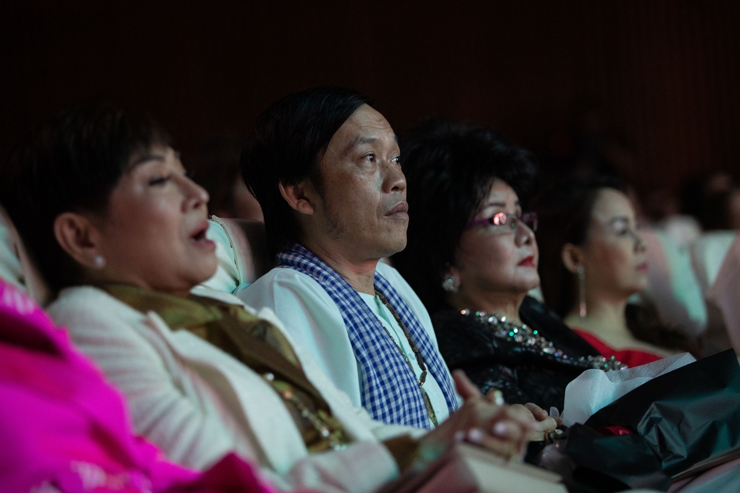 Hoai Linh di nghe Le Quyen hat anh 6