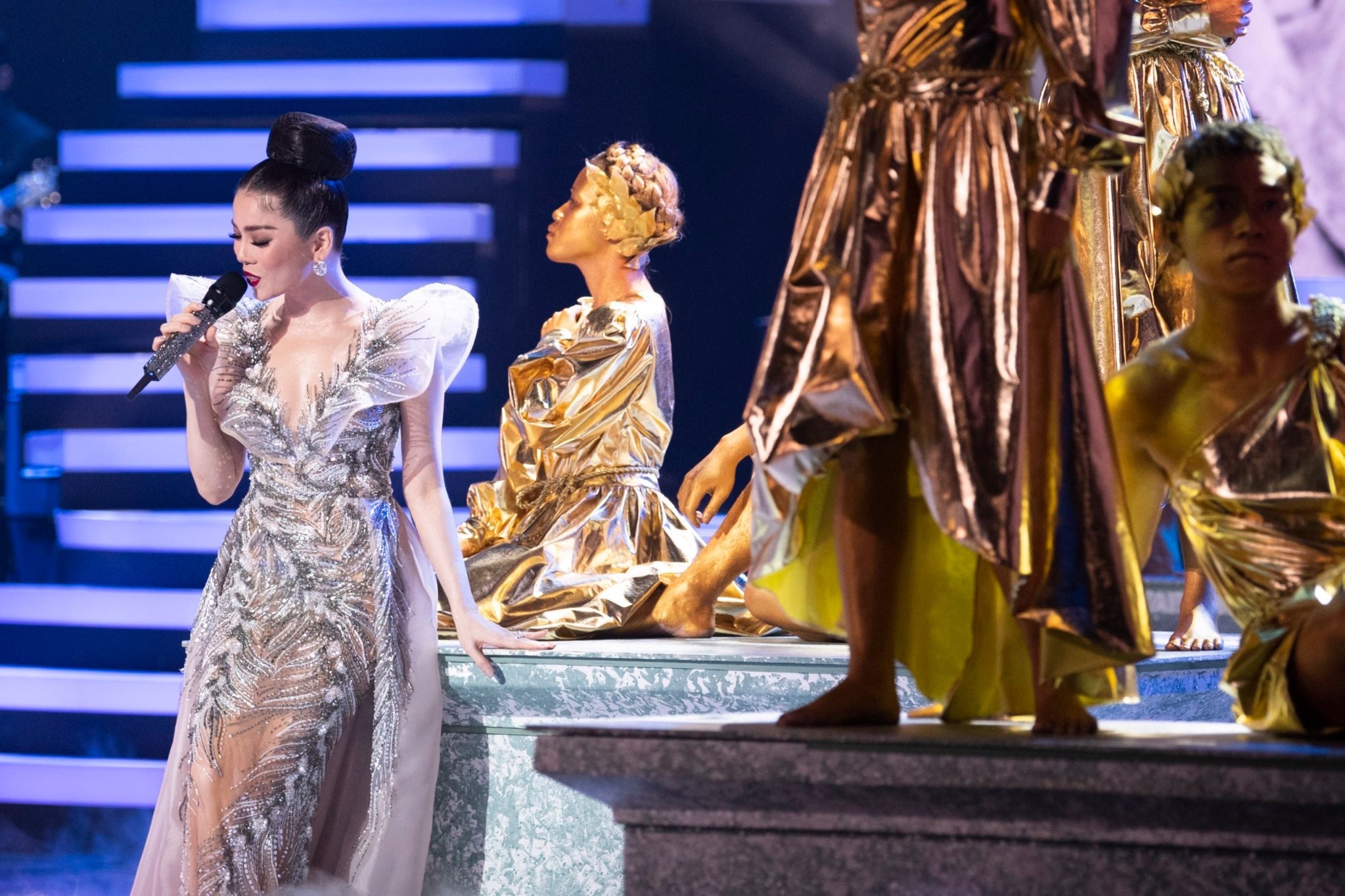 Le Quyen hau dong anh 4