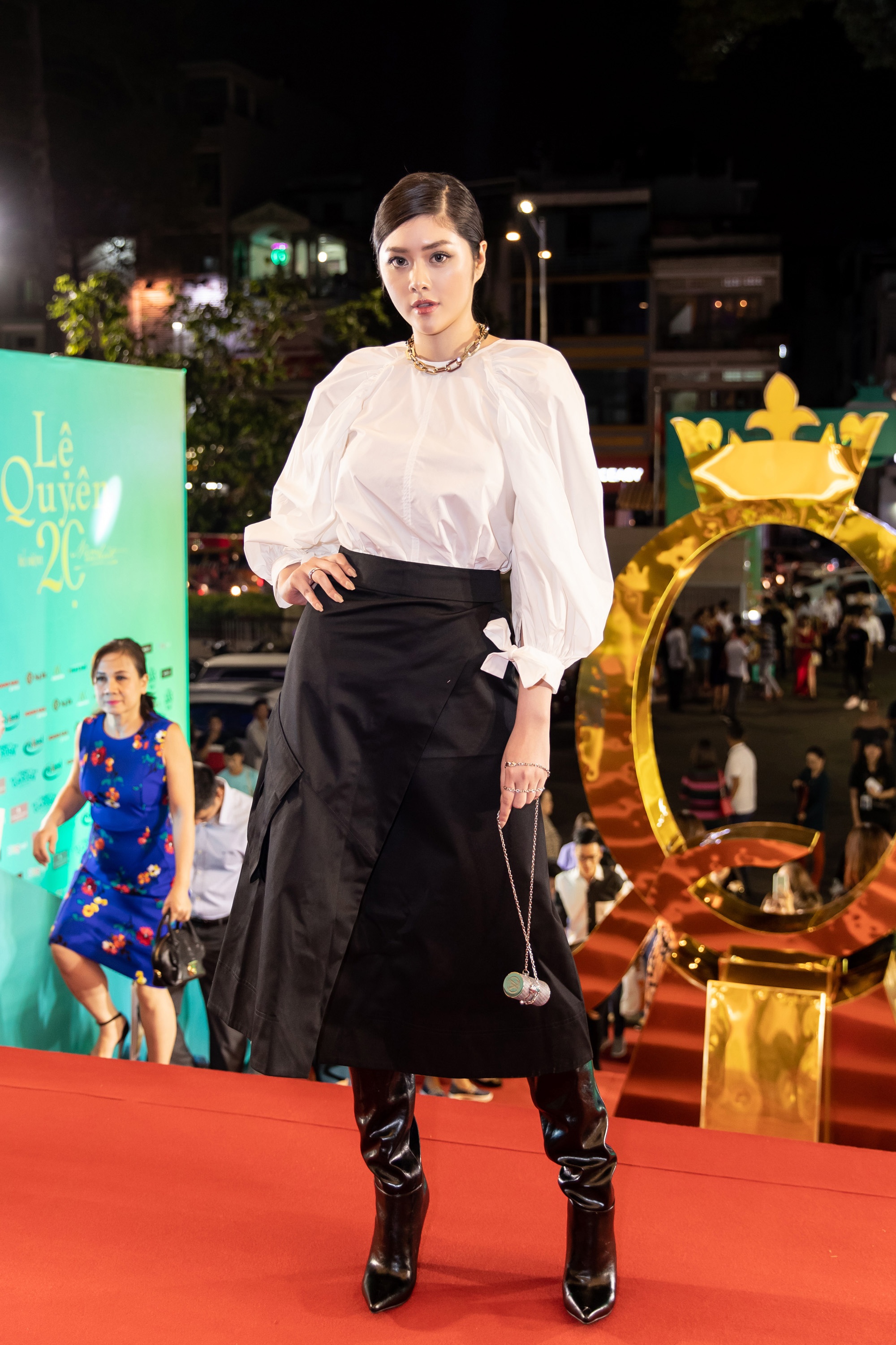 Hoai Linh di nghe Le Quyen hat anh 8