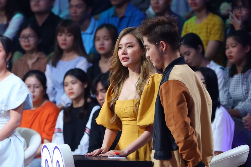 Midu khoc khi nho den co ca si Minh Thuan hinh anh