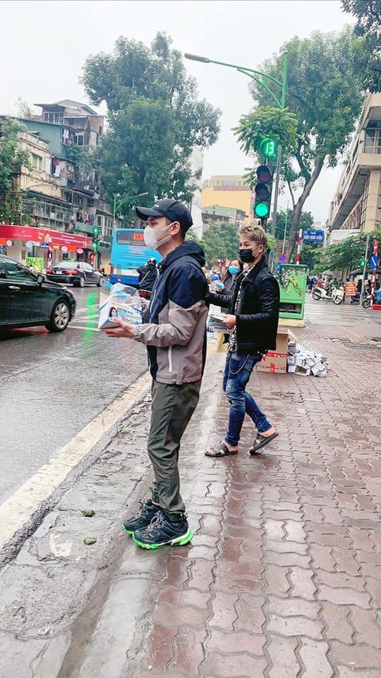 Xuan Bac phat khau trang anh 3