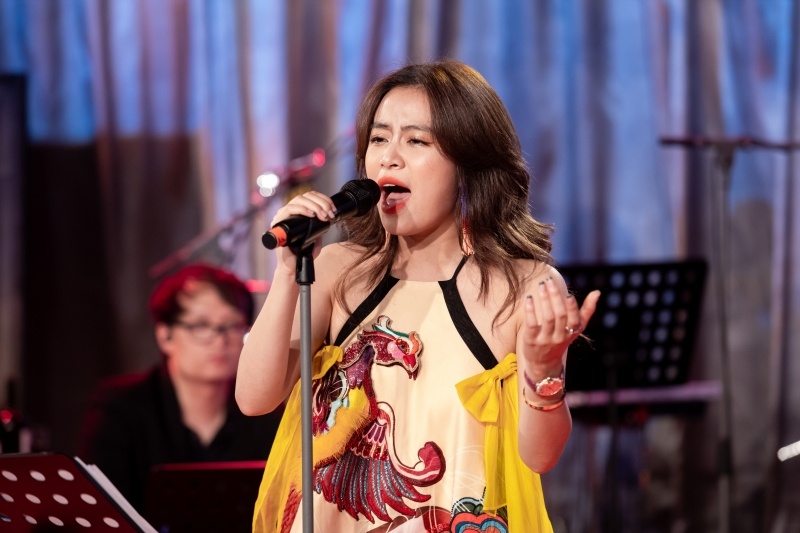 Hoàng Thùy Linh hát live ảnh 1 Hoang Thuy Linh hat live anh 1