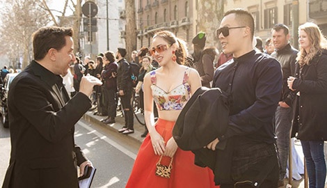 'Yeu cau nghe si Viet du show thoi trang o chau Au kiem tra y te' hinh anh