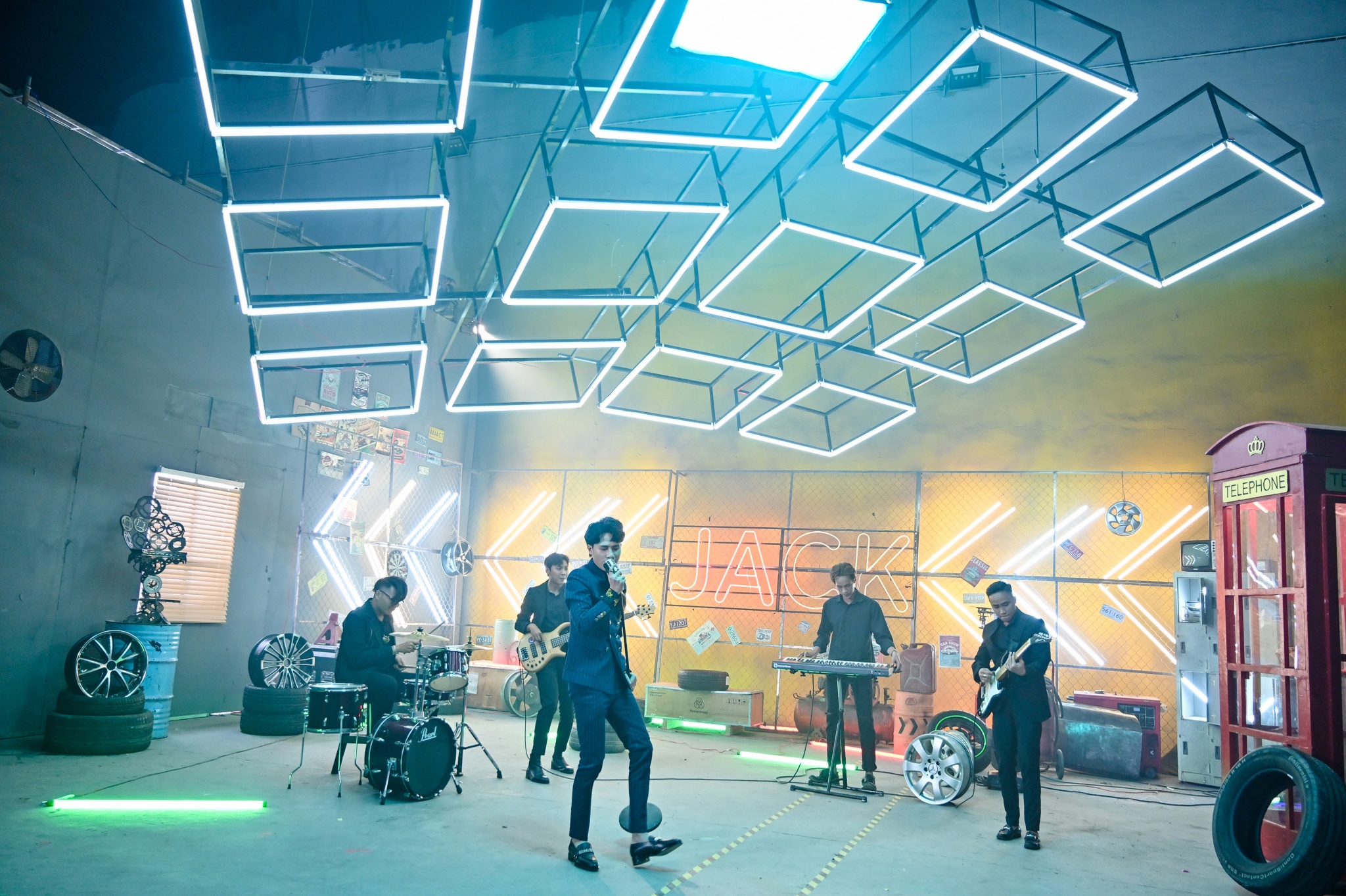 Dung Khung chua dat gia khi bat tay voi Jack anh 2