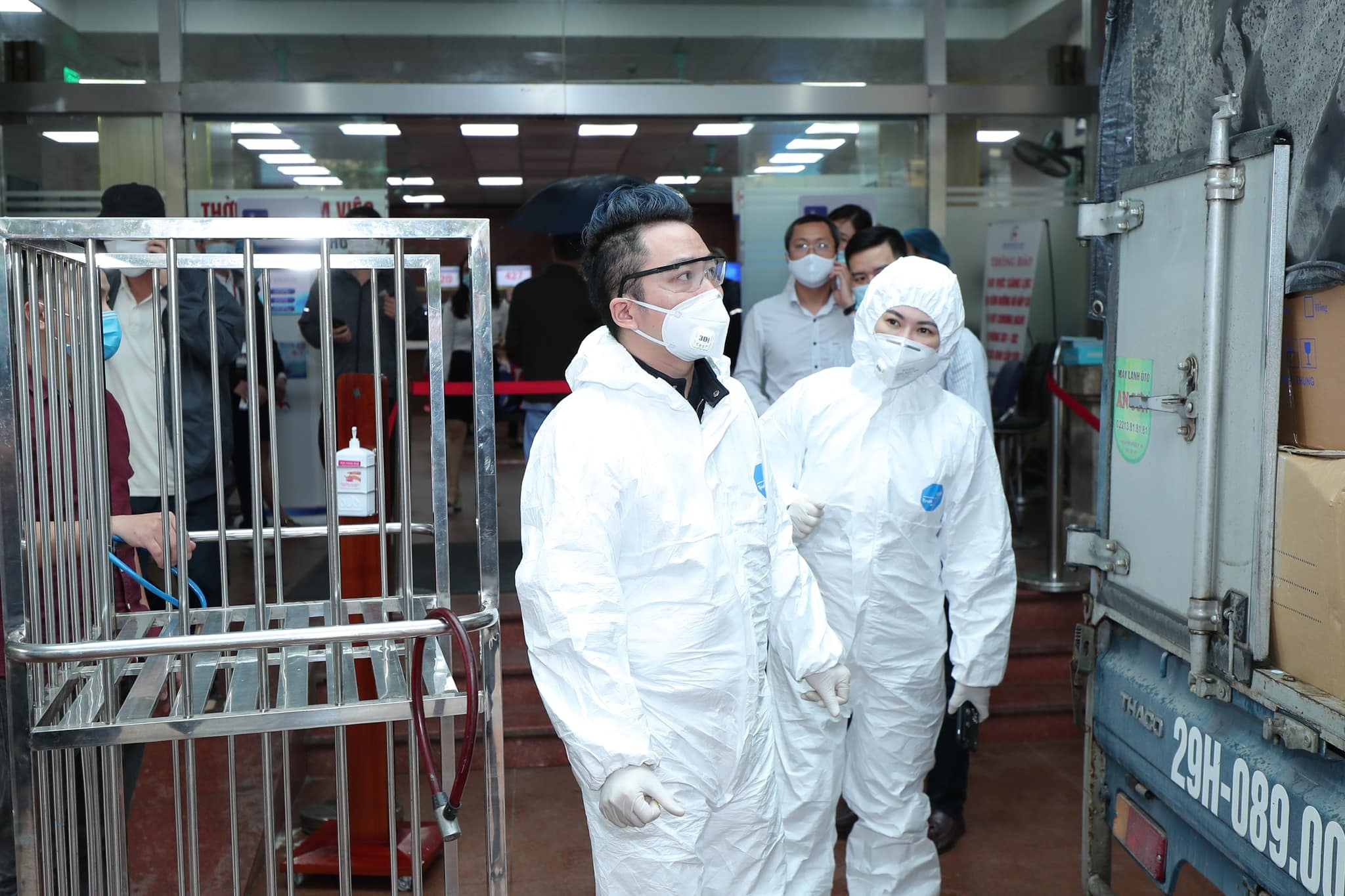 Tung Duong trao tang vat pham anh 1