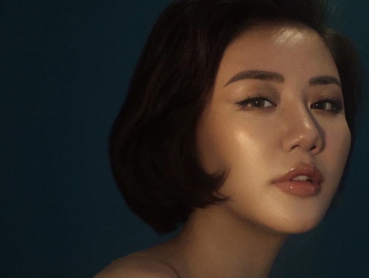 Van Mai Huong tro lai va chin muoi hinh anh