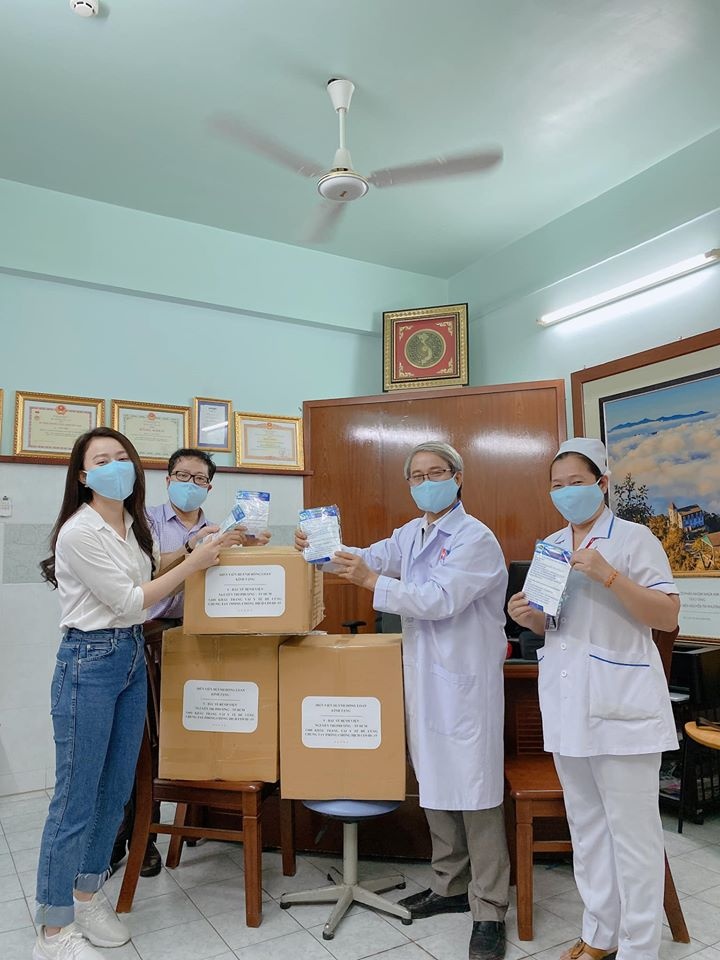 Huynh Hong Loan tang khau trang anh 2