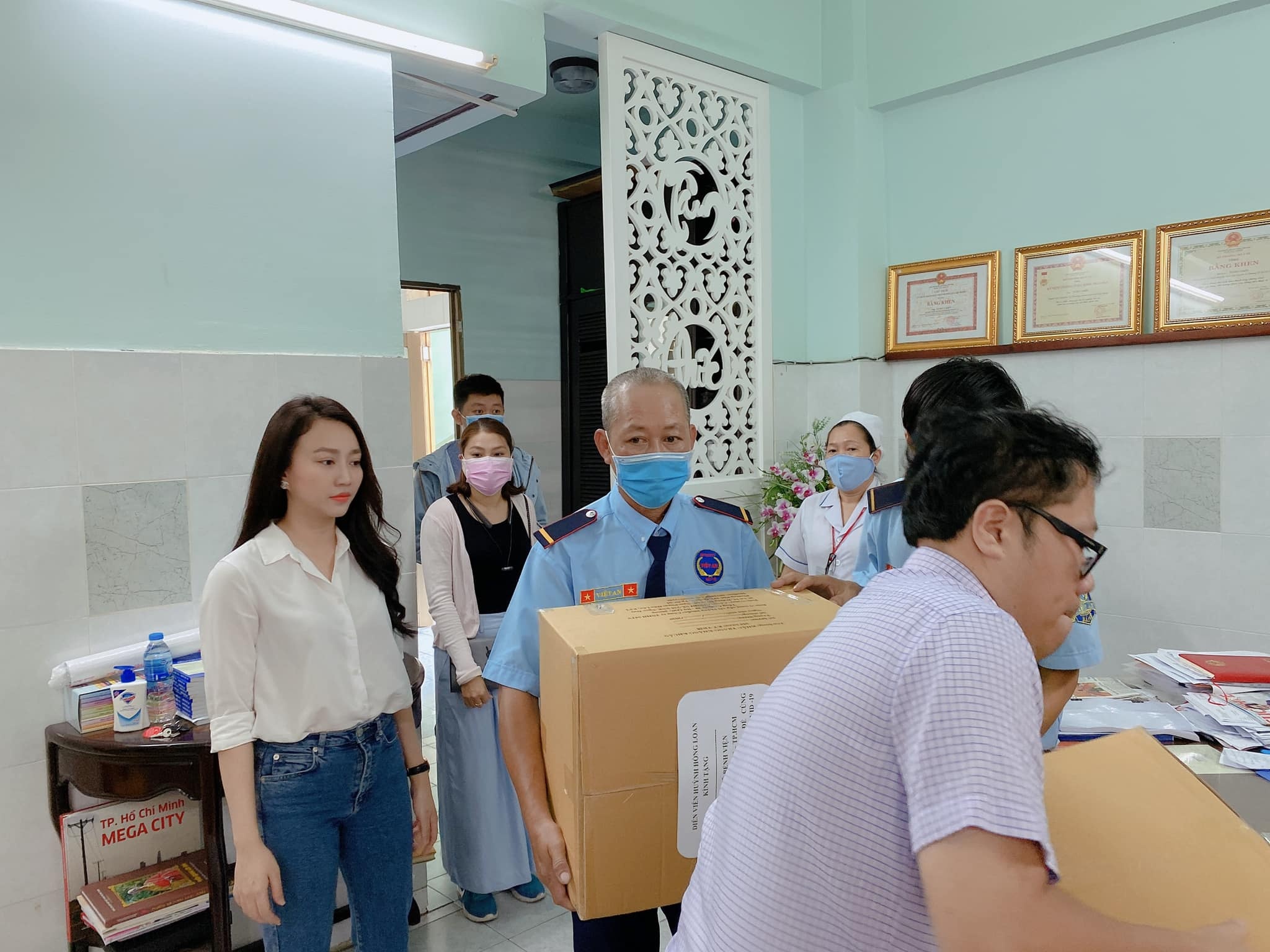 Huynh Hong Loan tang khau trang anh 1