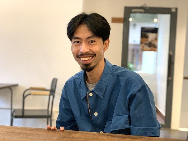 MV Viet gia re: Den Vau mat 0 dong, Soobin Hoang Son chi chi tien xang hinh anh