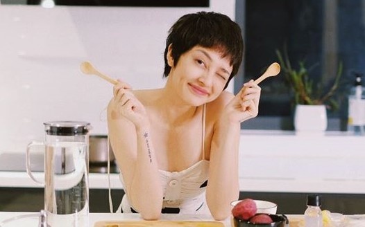 Goc khac cua showbiz Viet thoi dich hinh anh