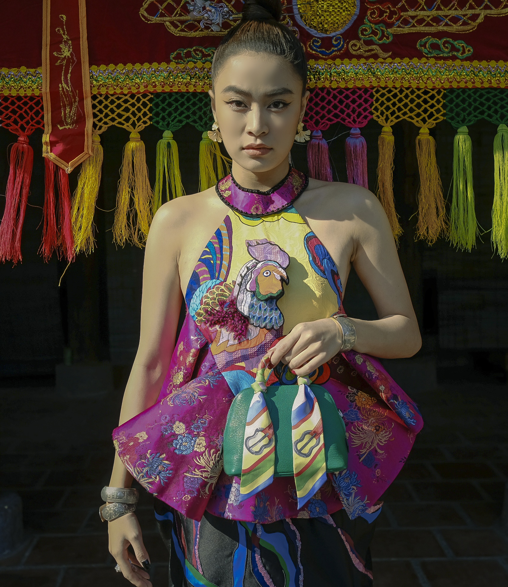 Ván bài Hoàng Thùy Linh ảnh 3 Van bai Hoang Thuy Linh anh 3
