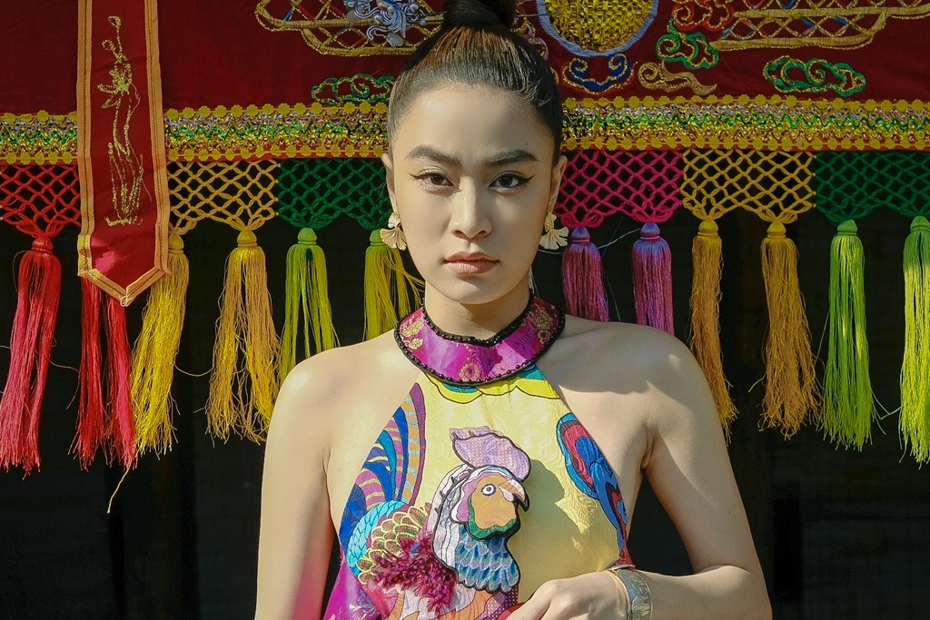 Van bai Hoang Thuy Linh hinh anh