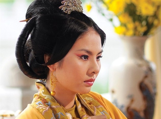 Thai hau su Viet buoc tu sach len man anh quyen luc the nao? hinh anh
