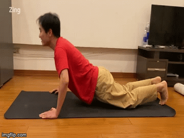 Ca si Pham Anh Duy vua chong day vua hat 'Don binh minh' hinh anh