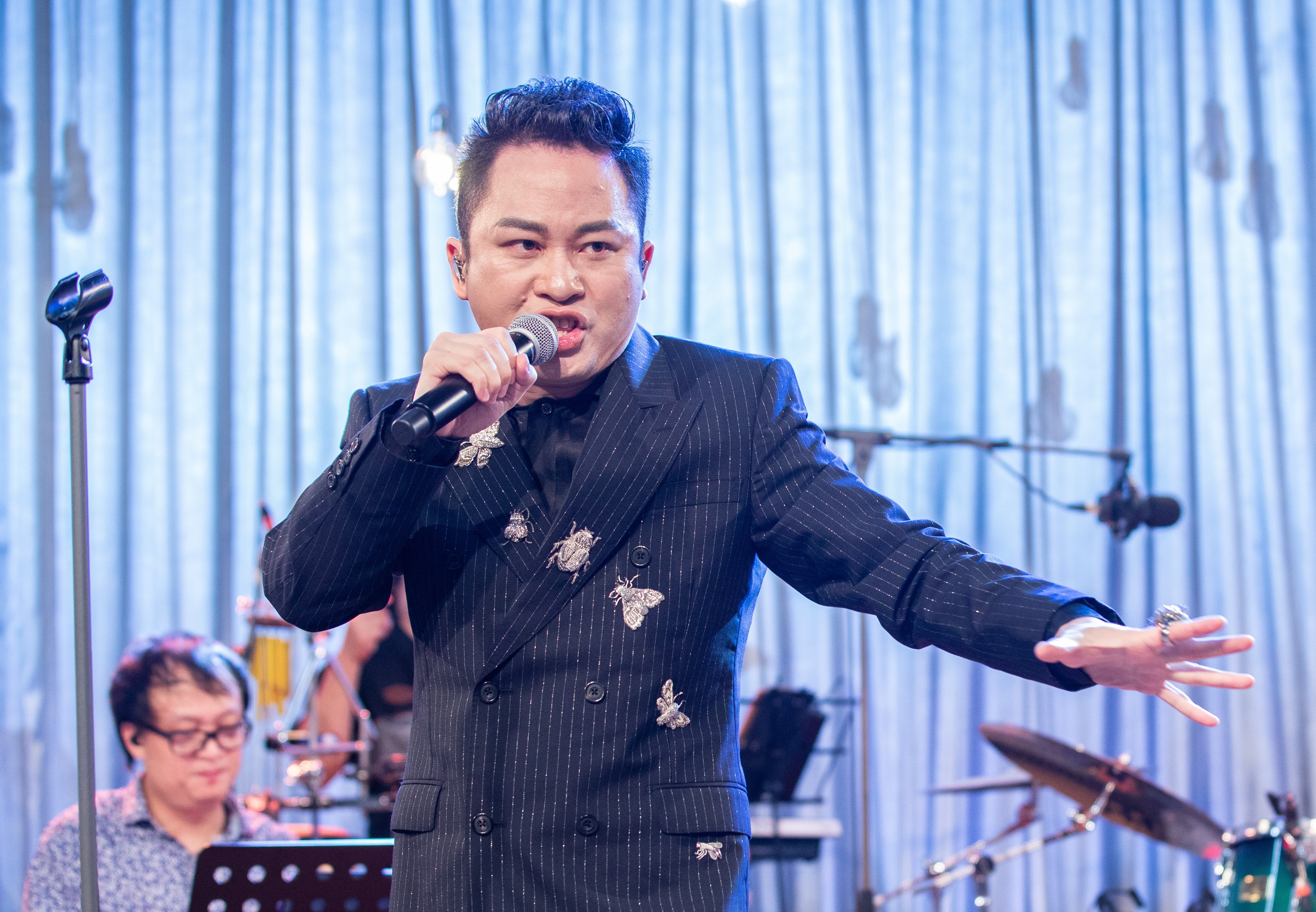 Tung Duong gia giong 4 diva nhac Viet hinh anh