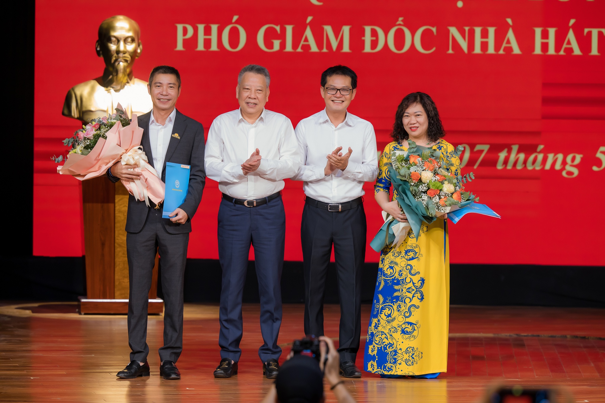 Cong Ly lam pho giam doc anh 2