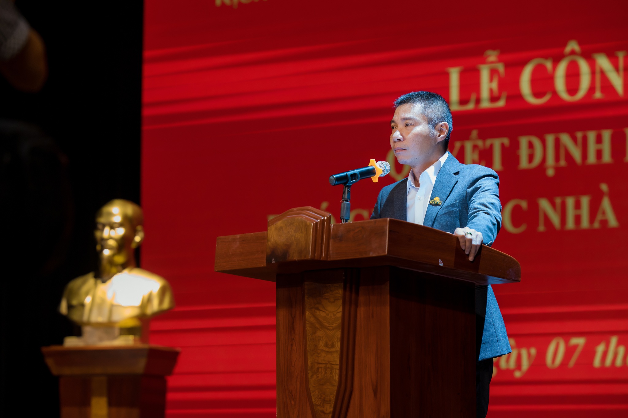 Cong Ly lam pho giam doc anh 1