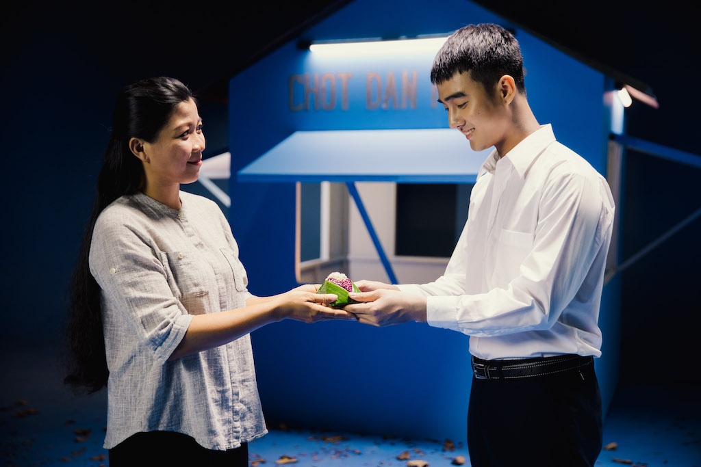 Dat G hiem co bua com voi ba me anh 1