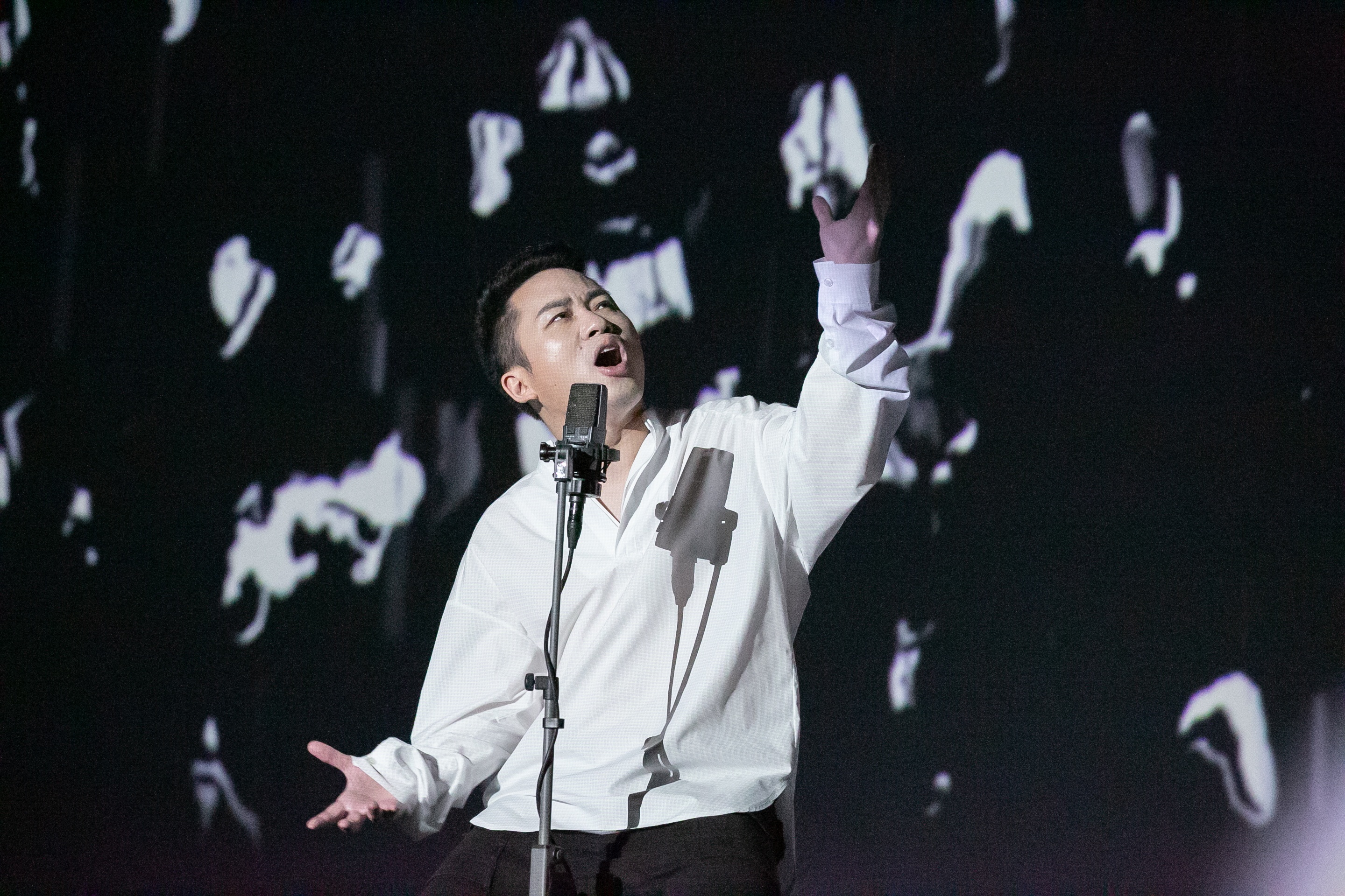 review Con mua thang 5 anh 1