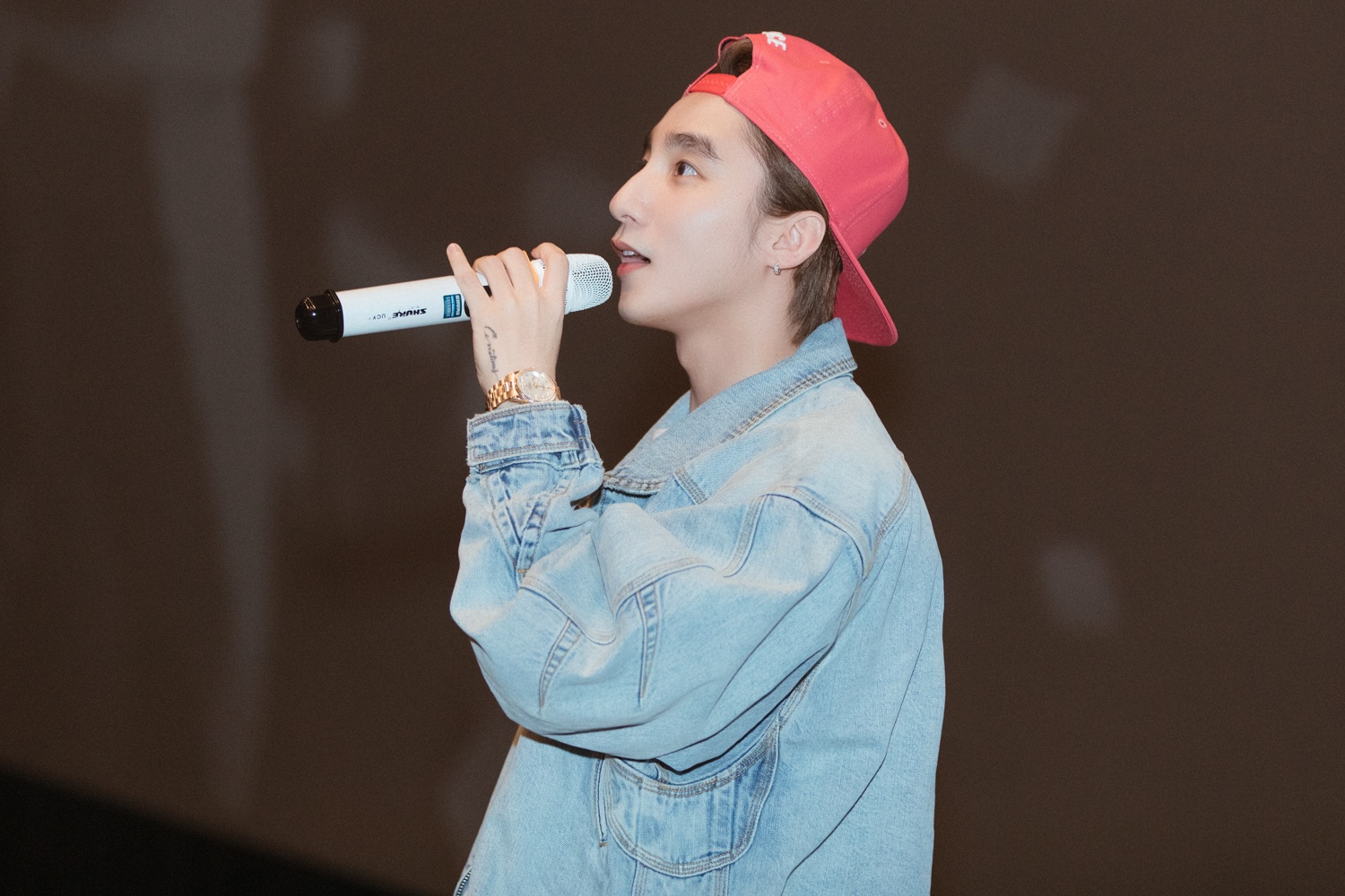 Son Tung cui nguoi cam on fan anh 3