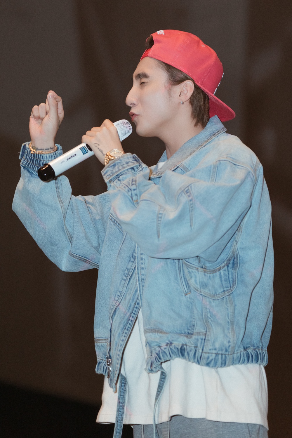 Son Tung cui nguoi cam on fan anh 5