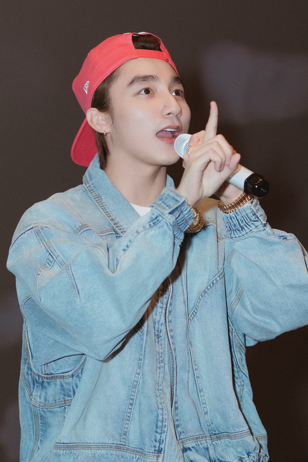 Son Tung cui nguoi cam on fan anh 4