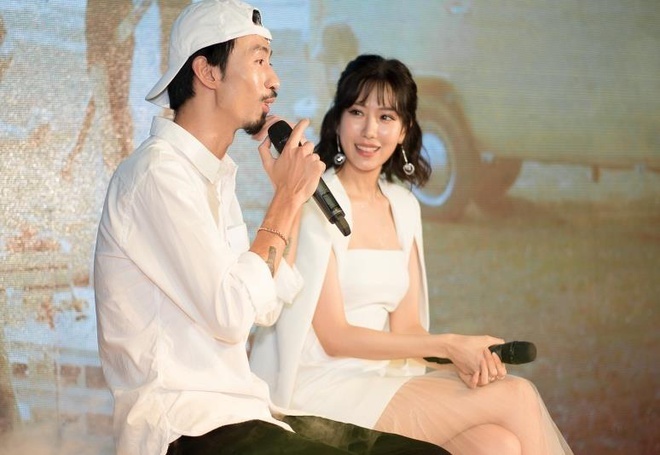 những cú bắt tay giữa thế giới ngầm và sao Việt ảnh 9 nhung cu bat tay giua the gioi ngam va sao Viet anh 9